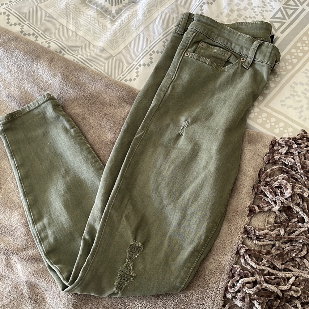 Women’s gap olive green skinny jeans